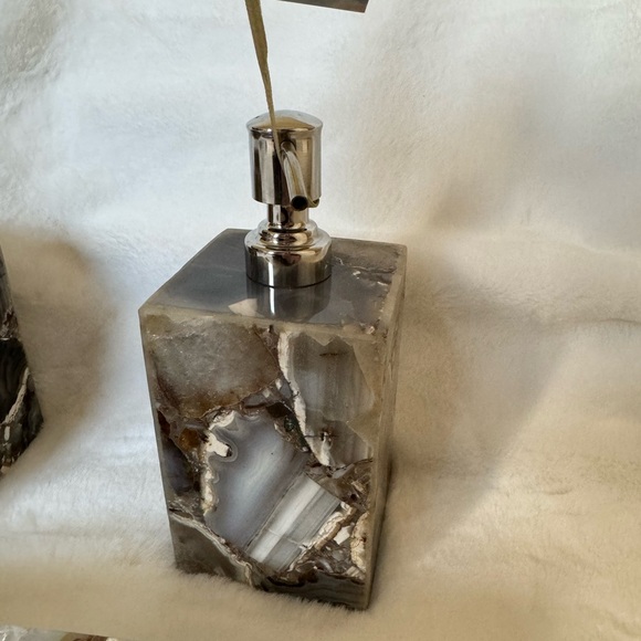 Luxurious Agate Bathroom Accessories Set Of 3 - Picture 5 of 14